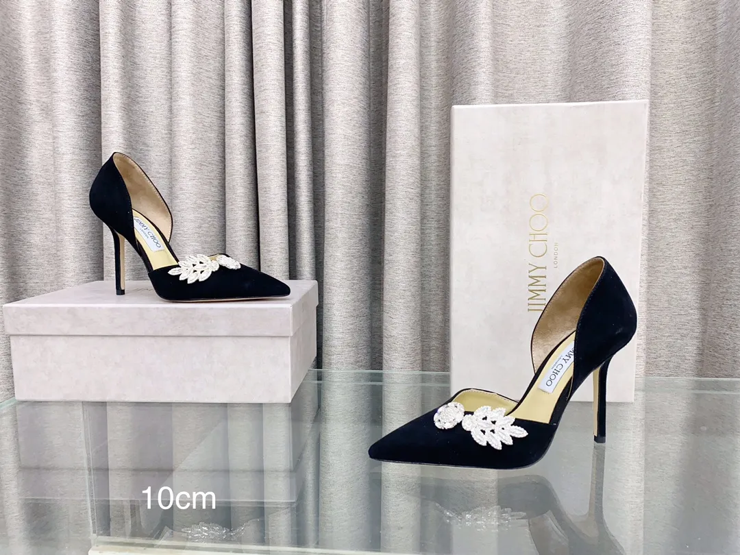 👟👟Ex-factory price 600👟👟 JIMMY CHOO Jimmy Choo counter new leaf diamond hollow shoes 👠 (high quality) 🌈Material: imported cashmere, lining sheepskin ✔️Original customization of rhinestones ➰Italian leather outsole ✨Heel height: 8.5cm/10cm ✨Number of codes: 35~39 (34, 40, 41, 42 are custom-made and cannot be returned or exchanged)